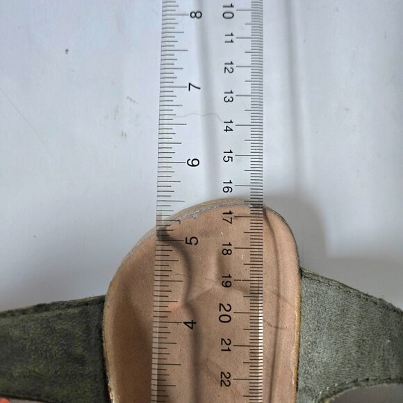 GAP Olive Sandals - Picture 6 of 7